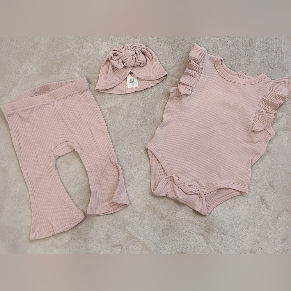 New Rachel Zoe Dusty Rose 3 piece set (3-6 m): onsie, bell bottoms, hat (0-9 m)